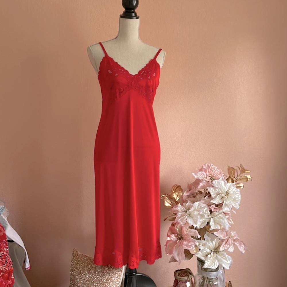 Vintage Vanity Fair slip dress. 36 Red